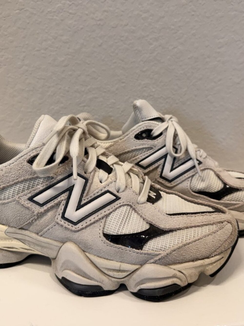 New Balance 9060 Sneakers Grey Black Suede Women's 8.5 Unisex 7